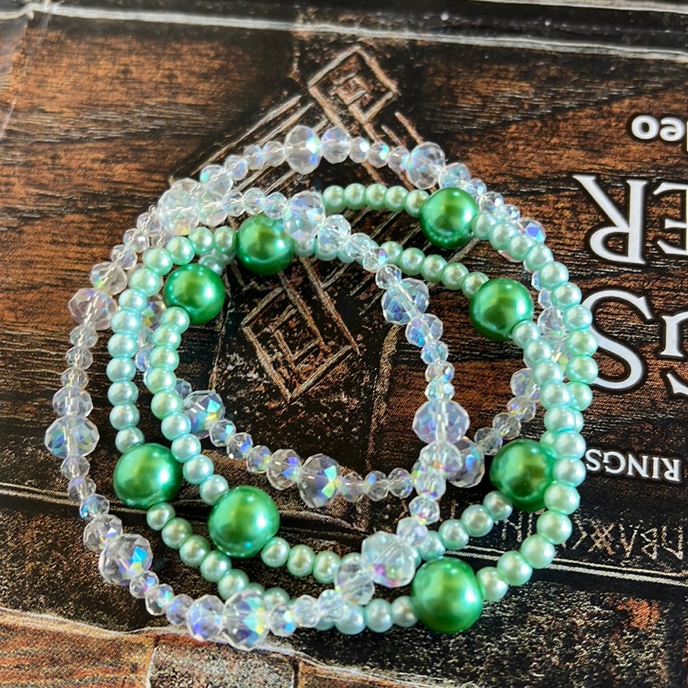 2 set of crystal bracelets, green, white